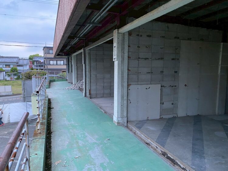 内装解体工事中 京都市 鉄骨造2階建て解体工事