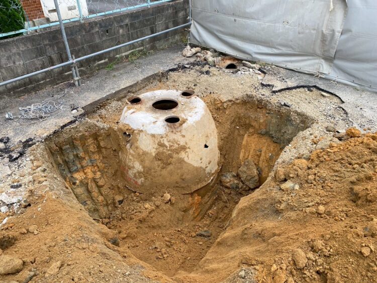 浄化槽撤去工事中 京都市 鉄骨造2階建て解体工事