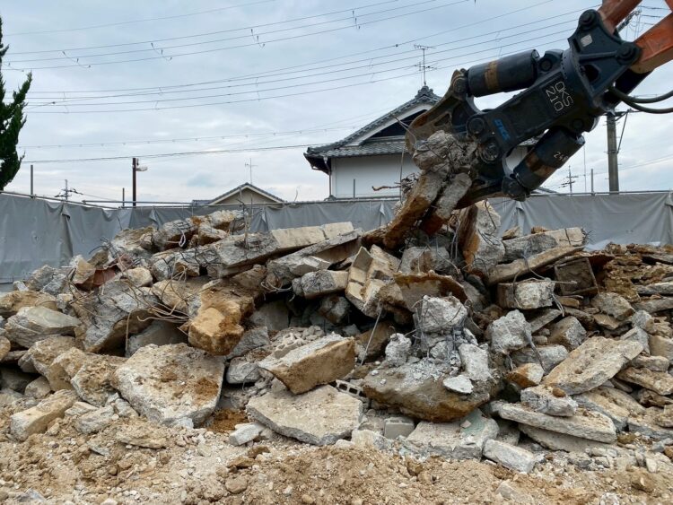 基礎撤去工事中 京都市 鉄骨造2階建て解体工事