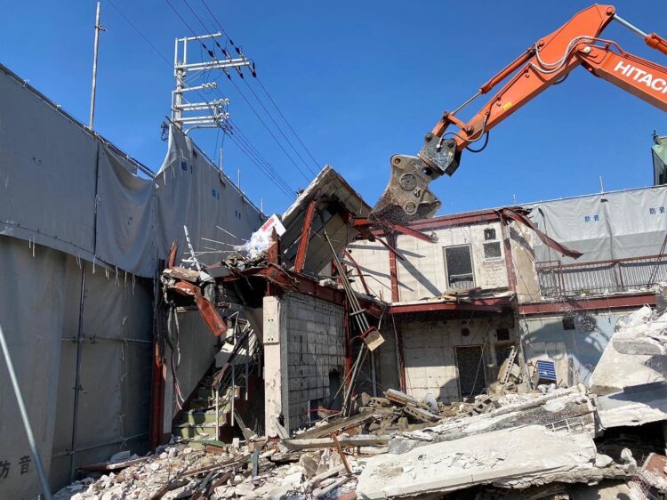 本体解体工事中 京都市 鉄骨造2階建て解体工事
