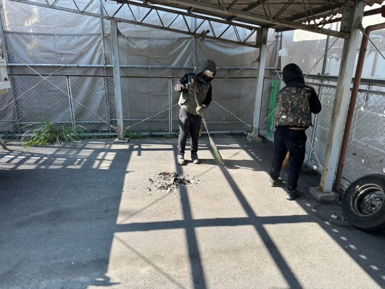 撤去作業中 和歌山市 スレート屋根撤去工事