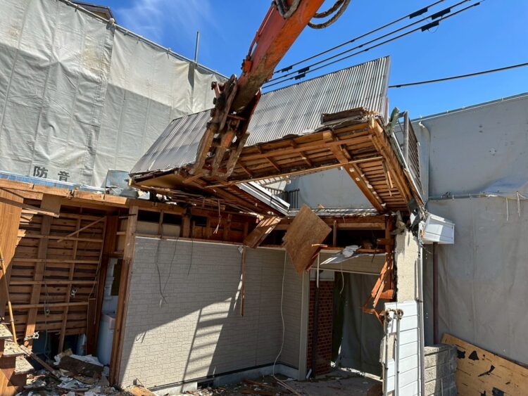 本体解体状況　堺市木造二階建て解体工事