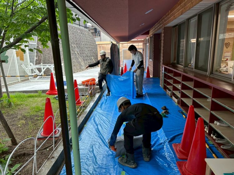 作業開始前養生 大阪府 施設内RC土間撤去工事