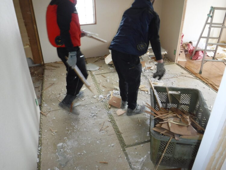 内装解体工事中