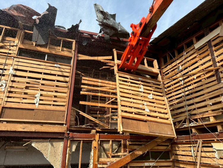 躯体解体状況 奈良市軽量鉄骨造二階建て解体工事